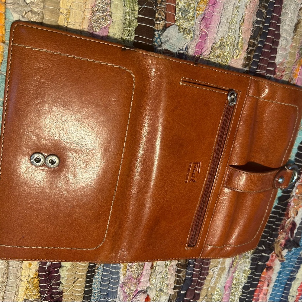 Fossil Tan Leather Wallet - Picture 6 of 6